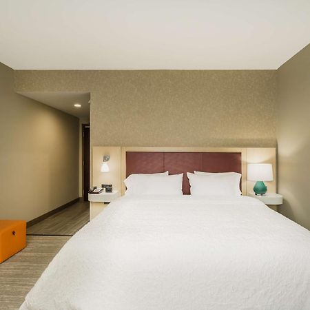 Hampton Inn Newport Buitenkant foto