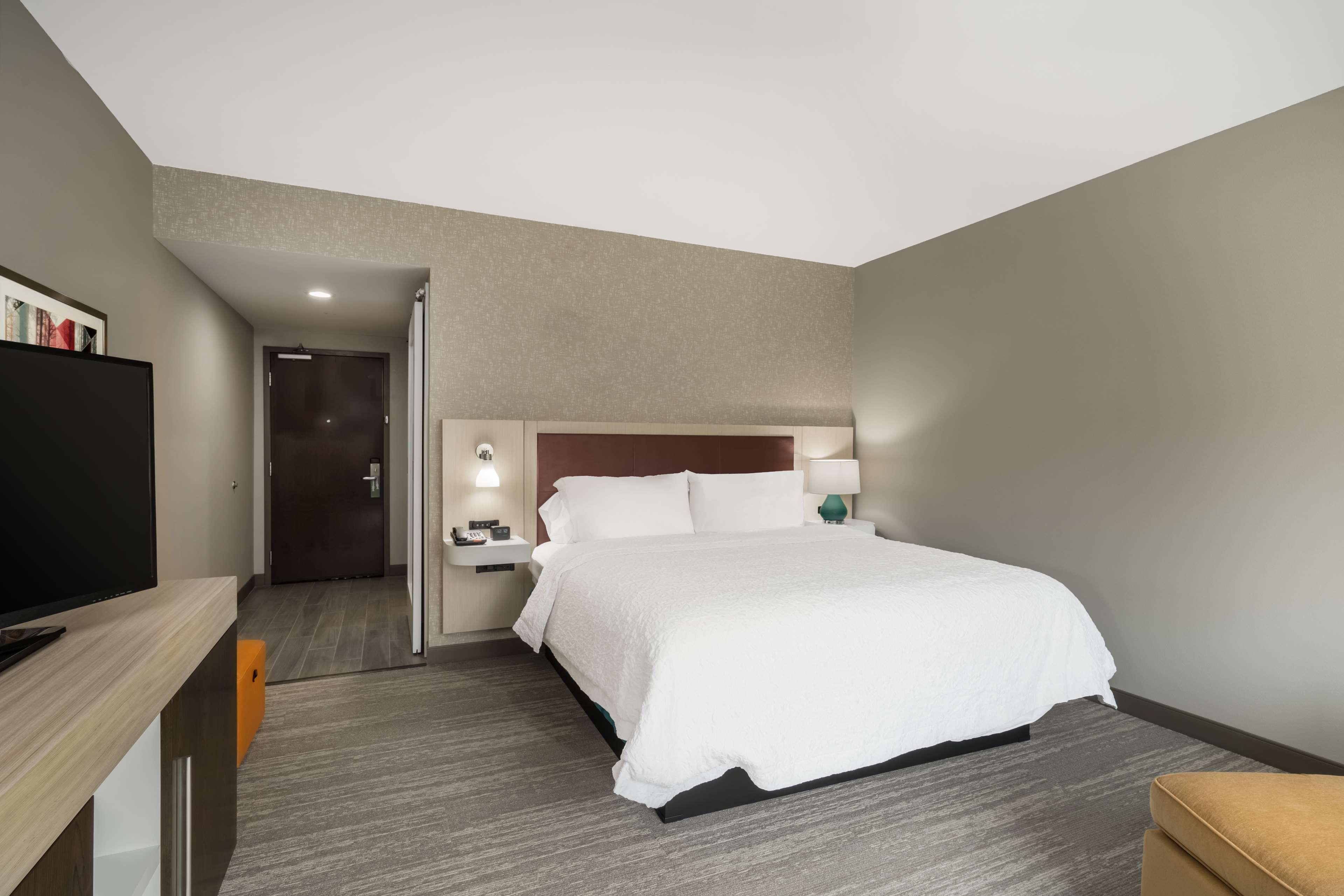 Hampton Inn Newport Buitenkant foto