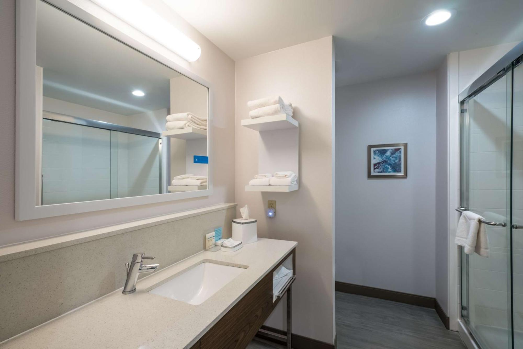 Hampton Inn Newport Buitenkant foto