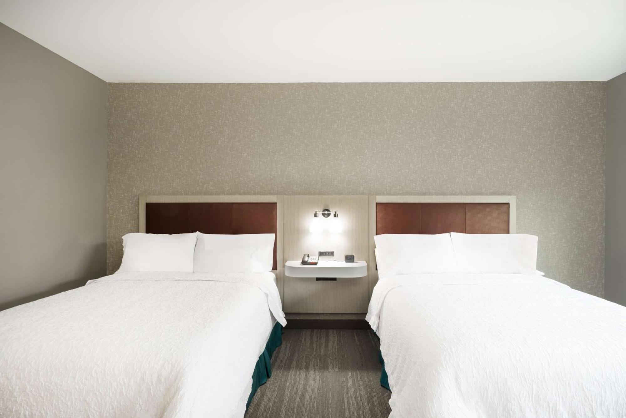 Hampton Inn Newport Buitenkant foto