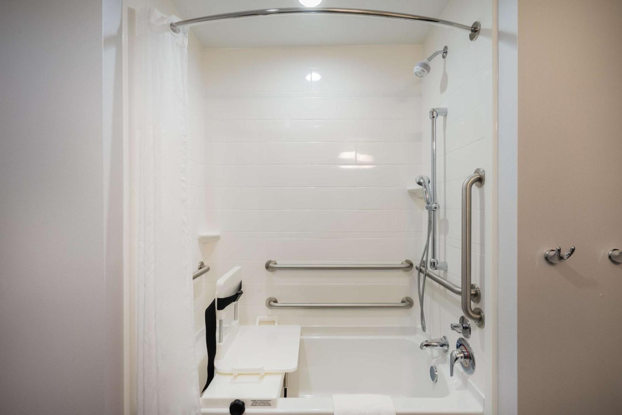 Hampton Inn Newport Buitenkant foto