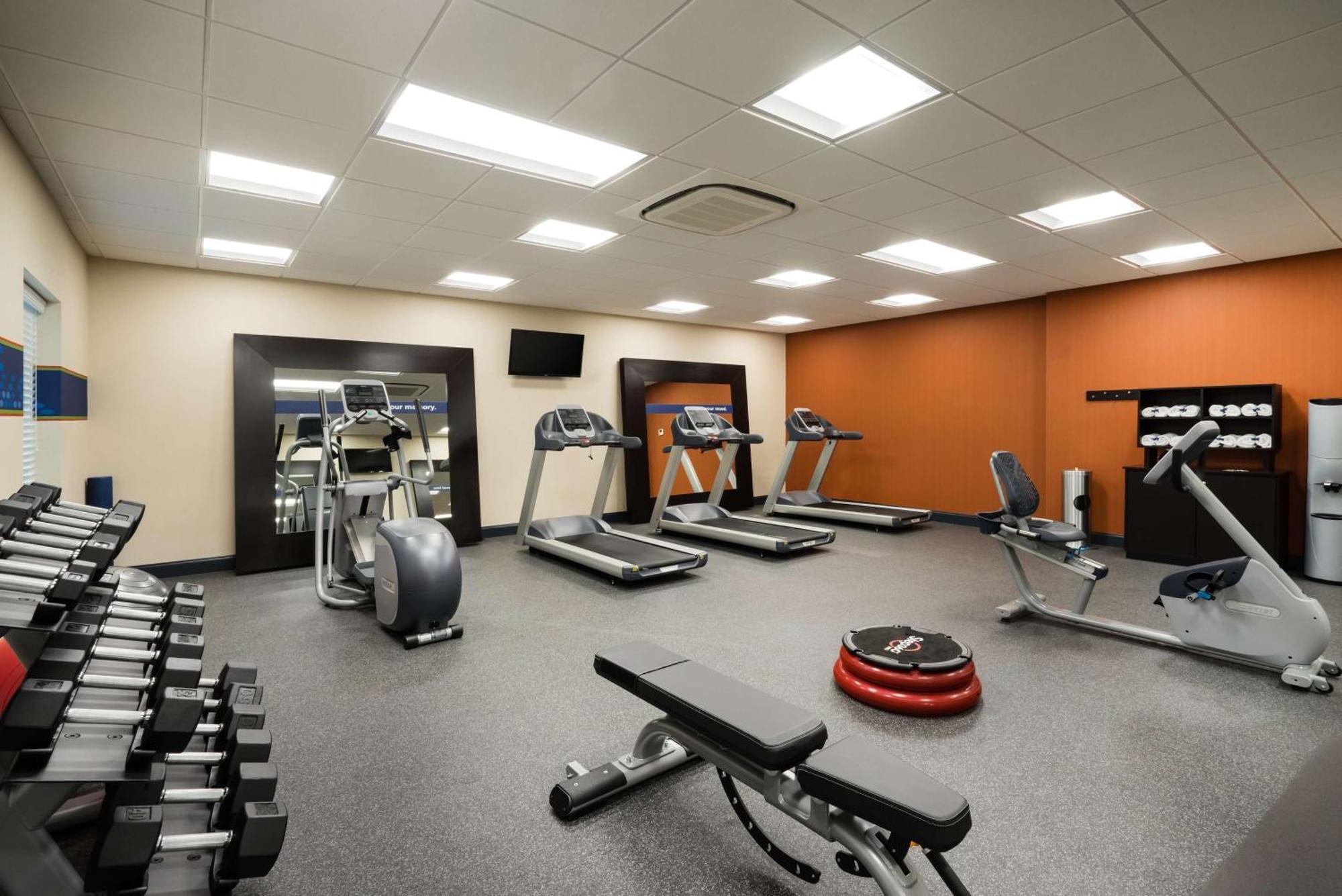 Hampton Inn Newport Buitenkant foto