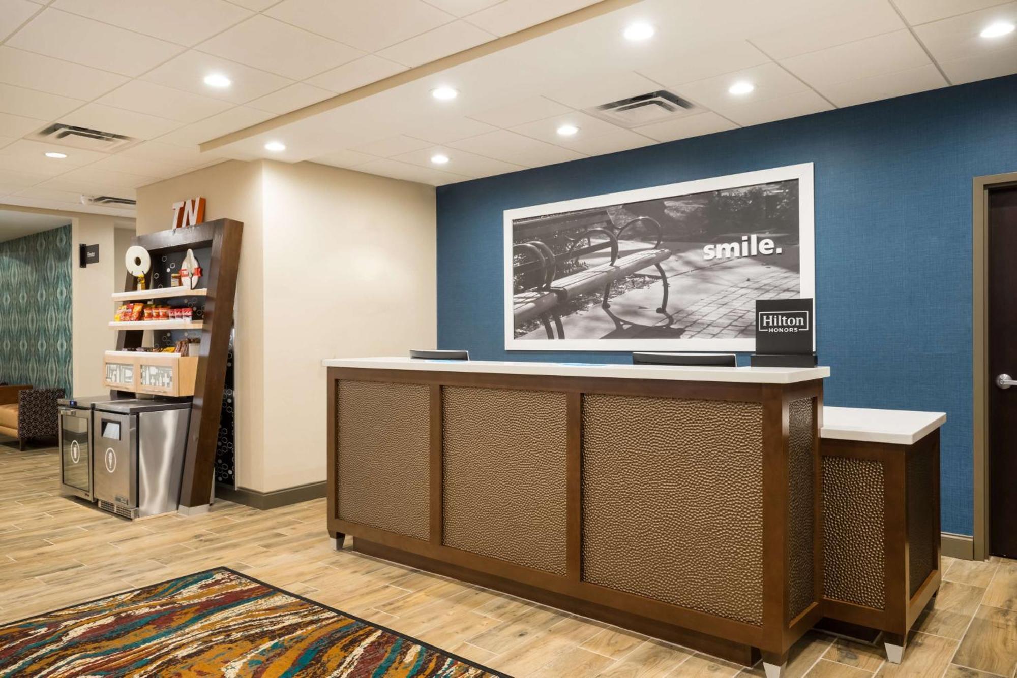Hampton Inn Newport Buitenkant foto