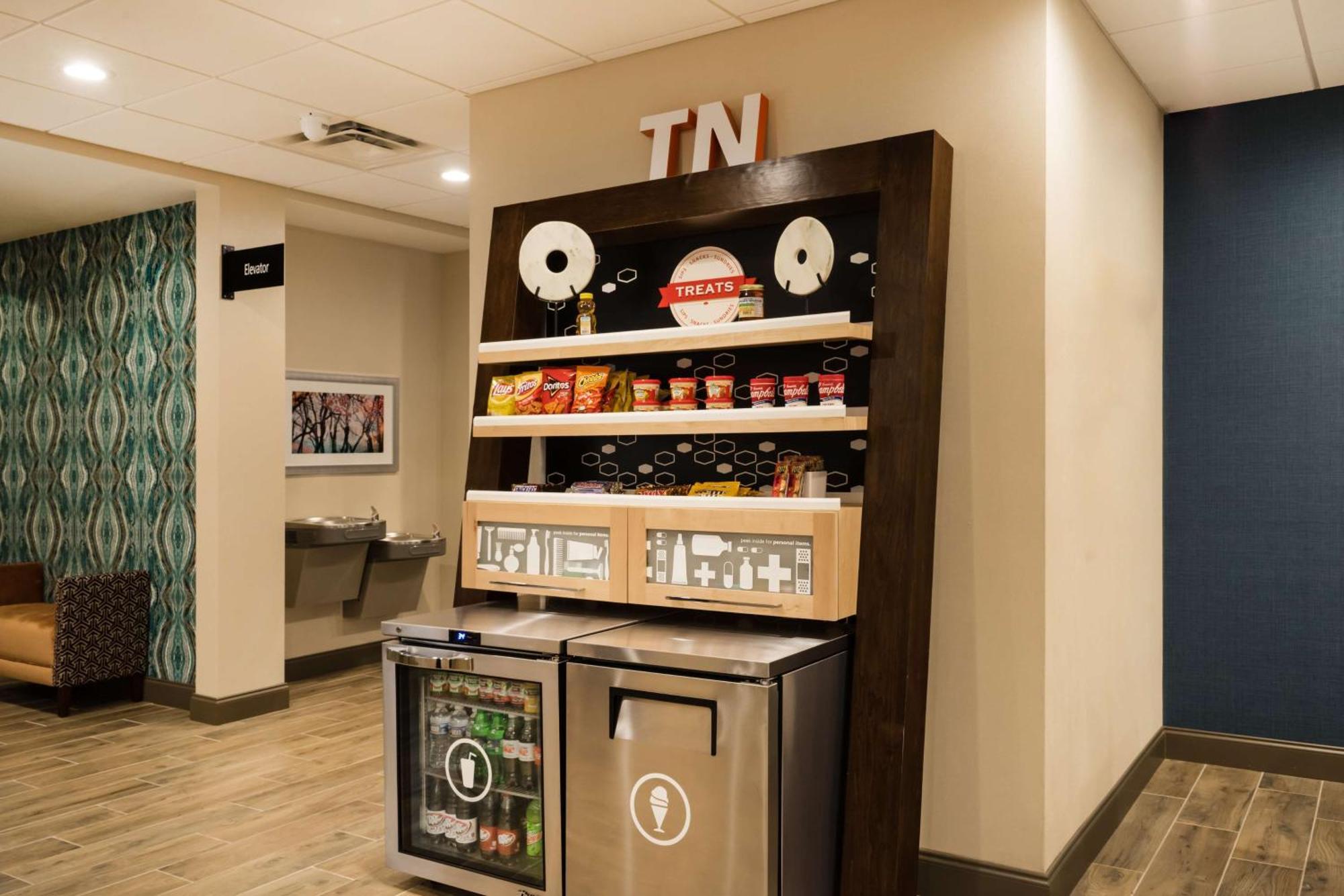 Hampton Inn Newport Buitenkant foto