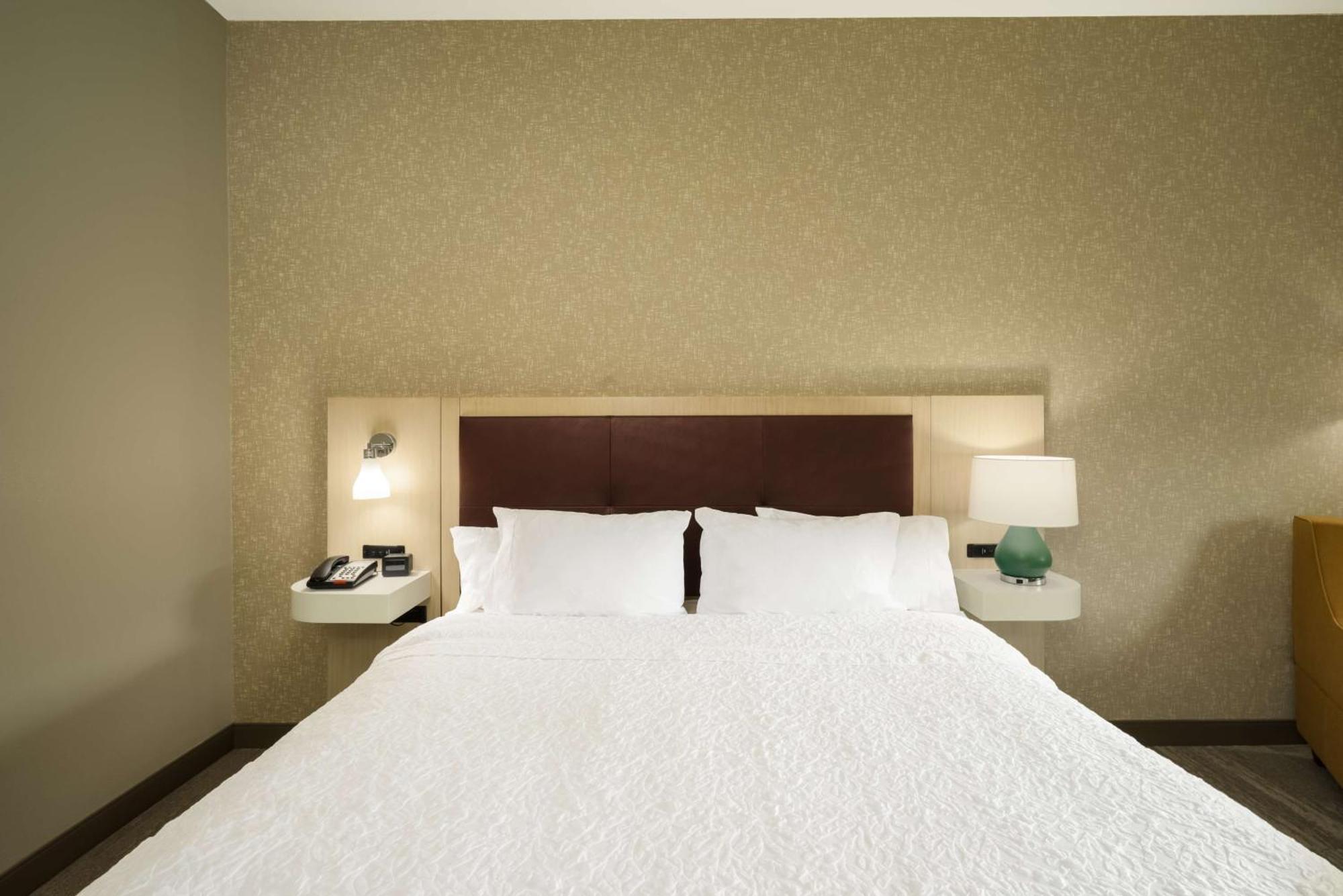 Hampton Inn Newport Buitenkant foto