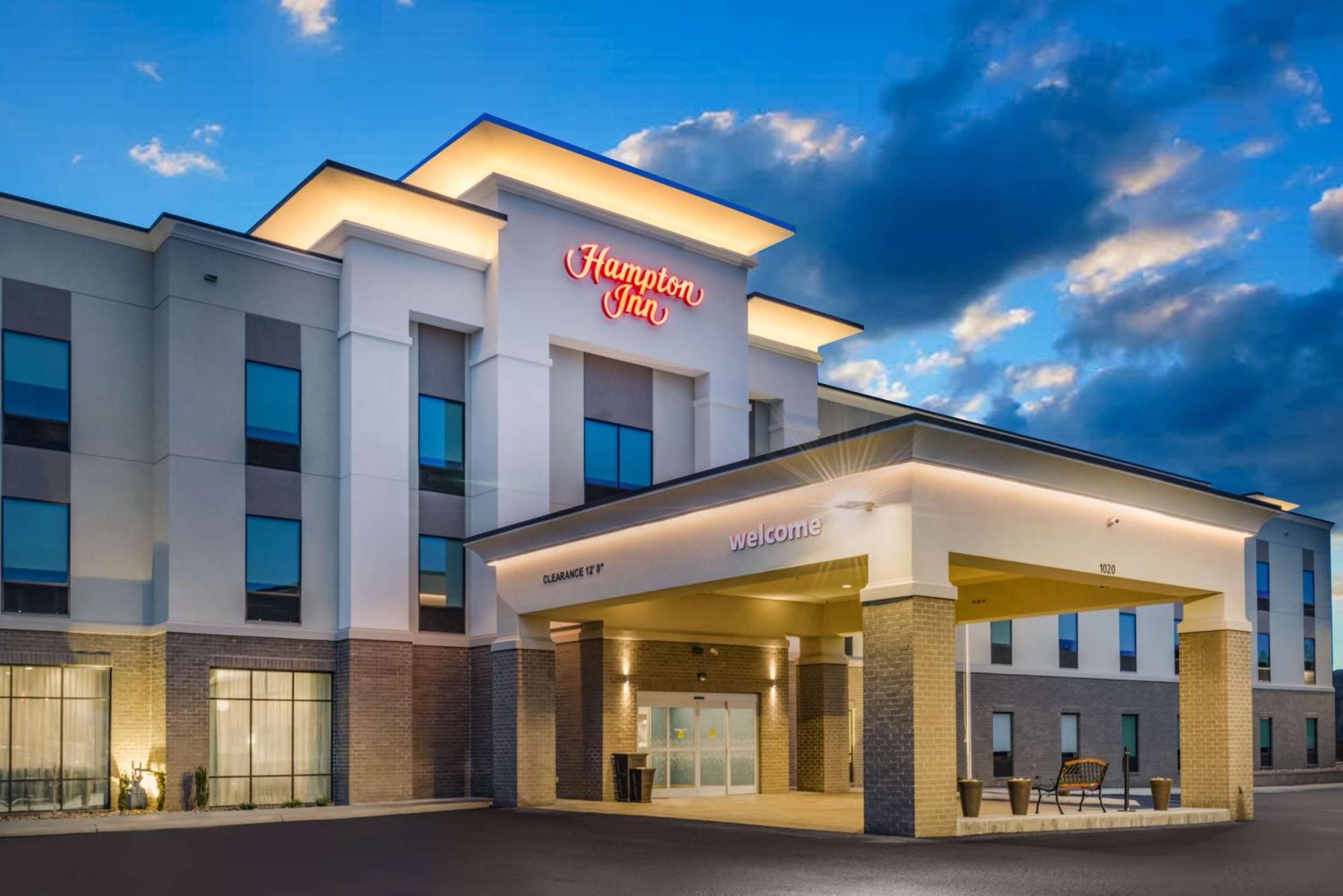Hampton Inn Newport Buitenkant foto