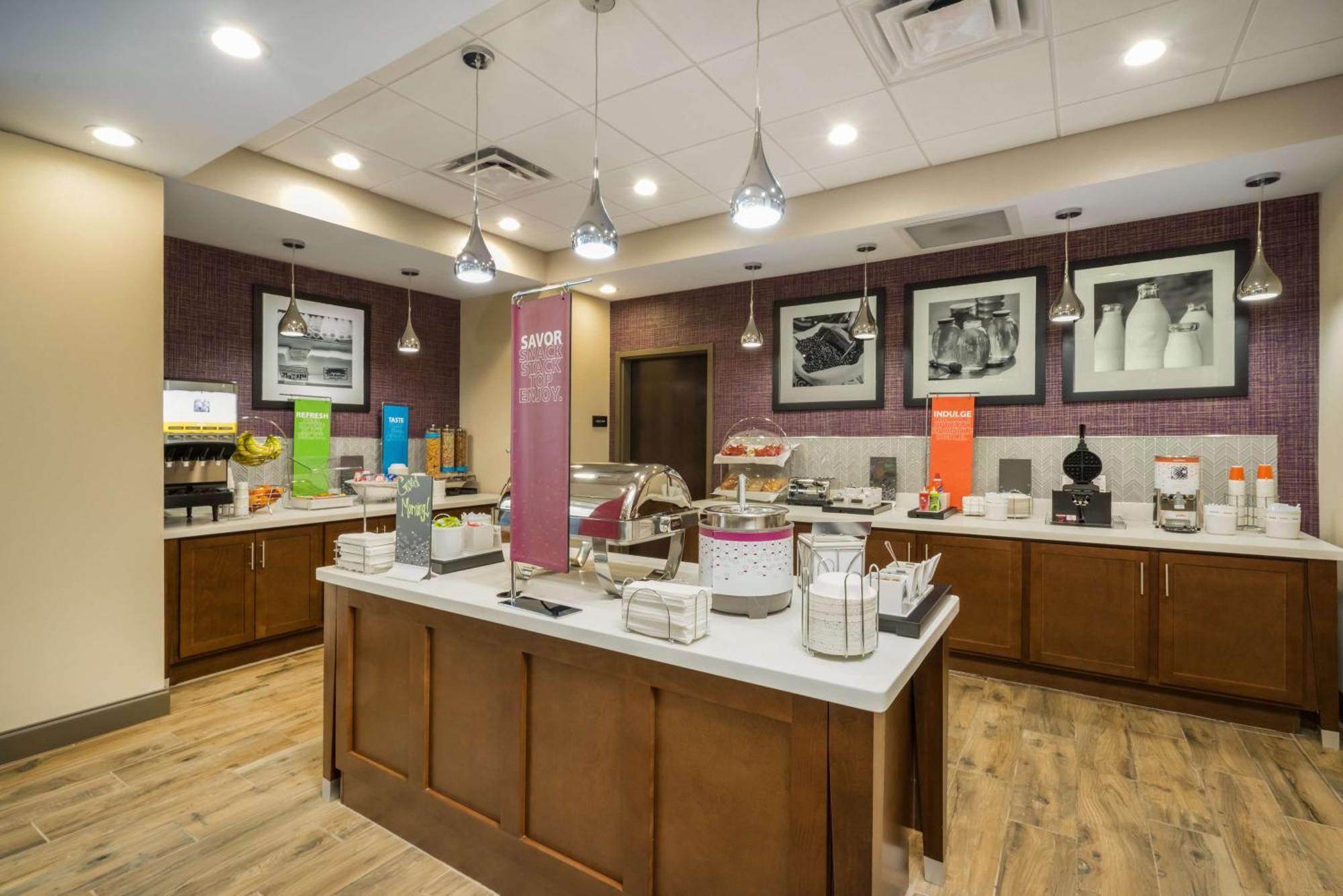 Hampton Inn Newport Buitenkant foto
