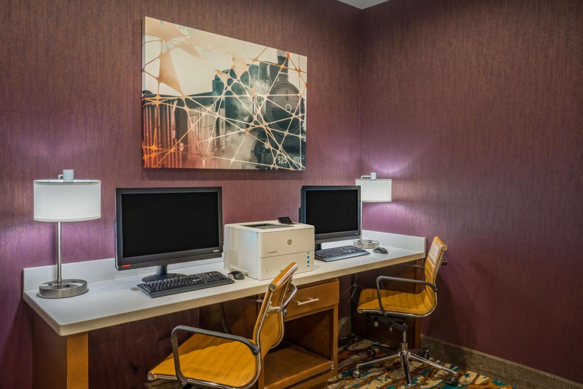 Hampton Inn Newport Buitenkant foto