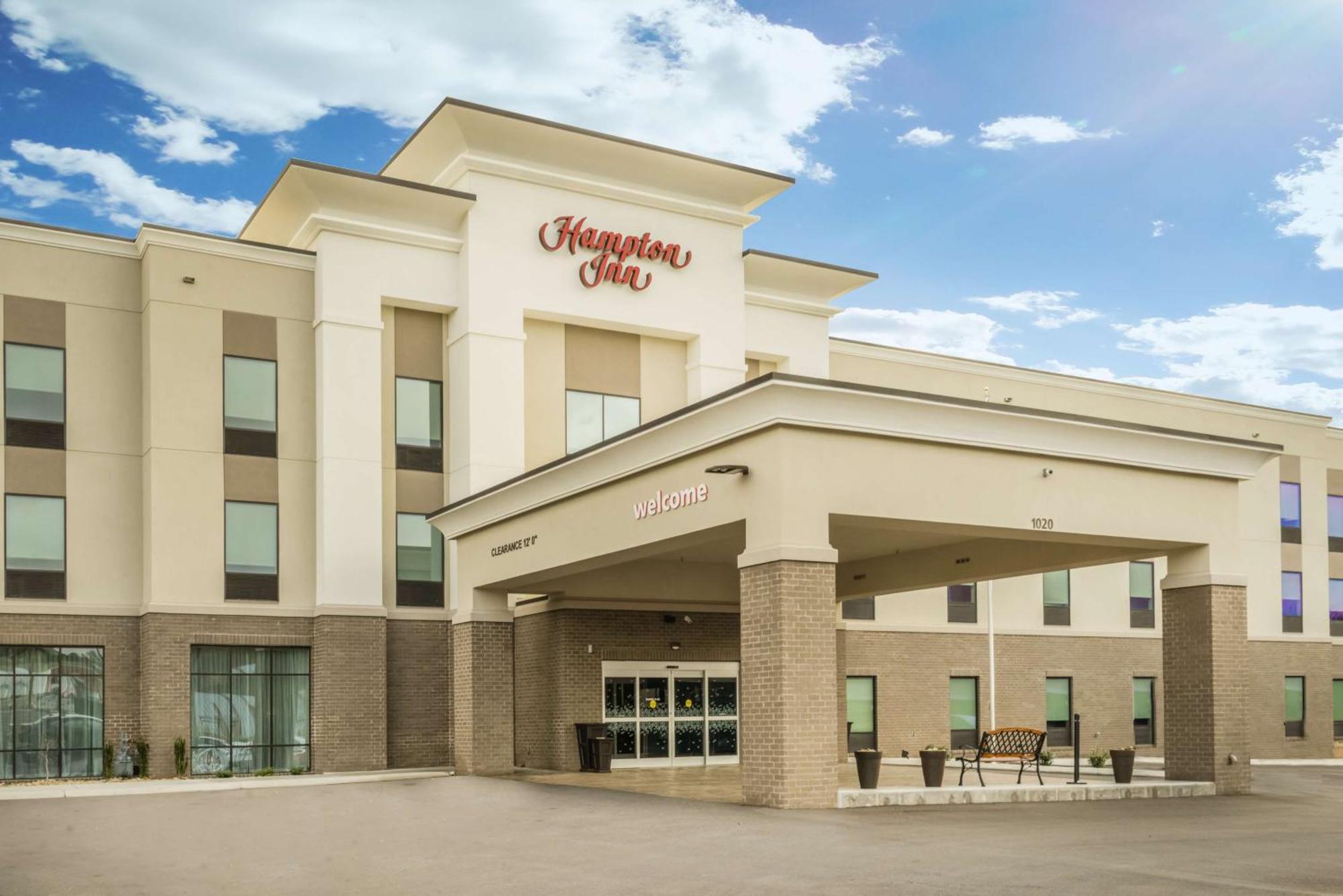 Hampton Inn Newport Buitenkant foto