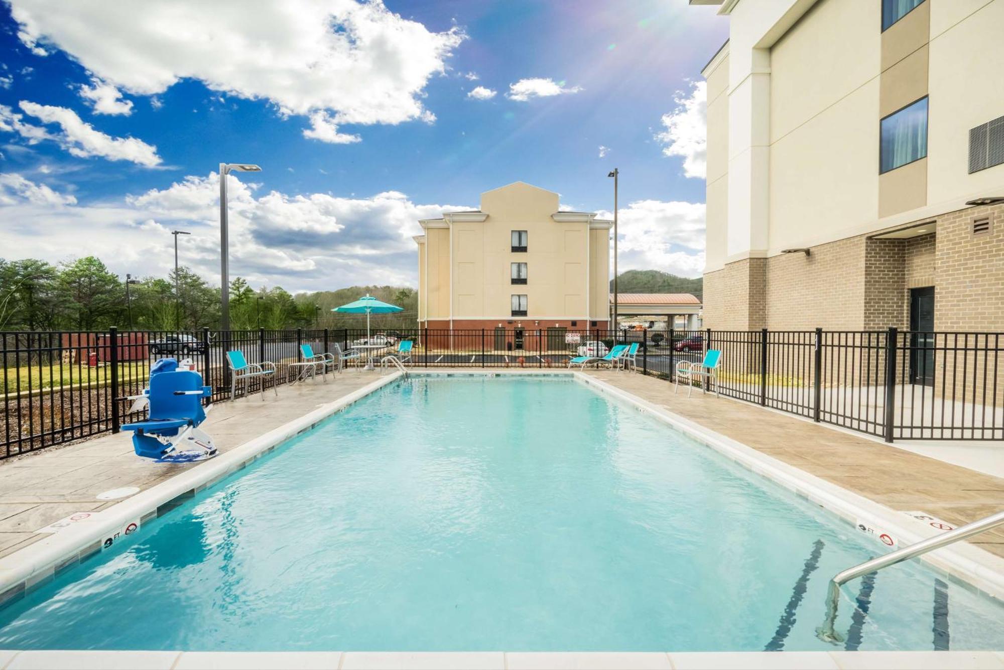 Hampton Inn Newport Buitenkant foto