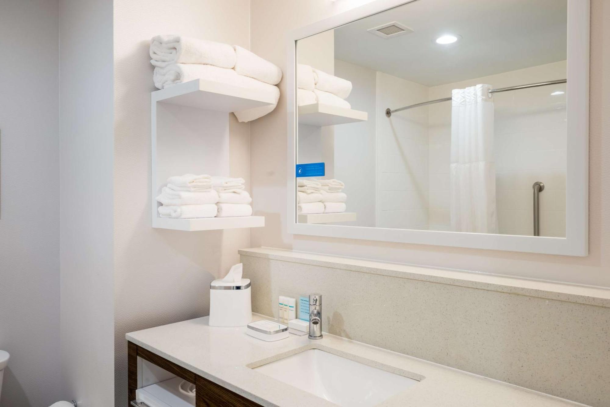 Hampton Inn Newport Buitenkant foto