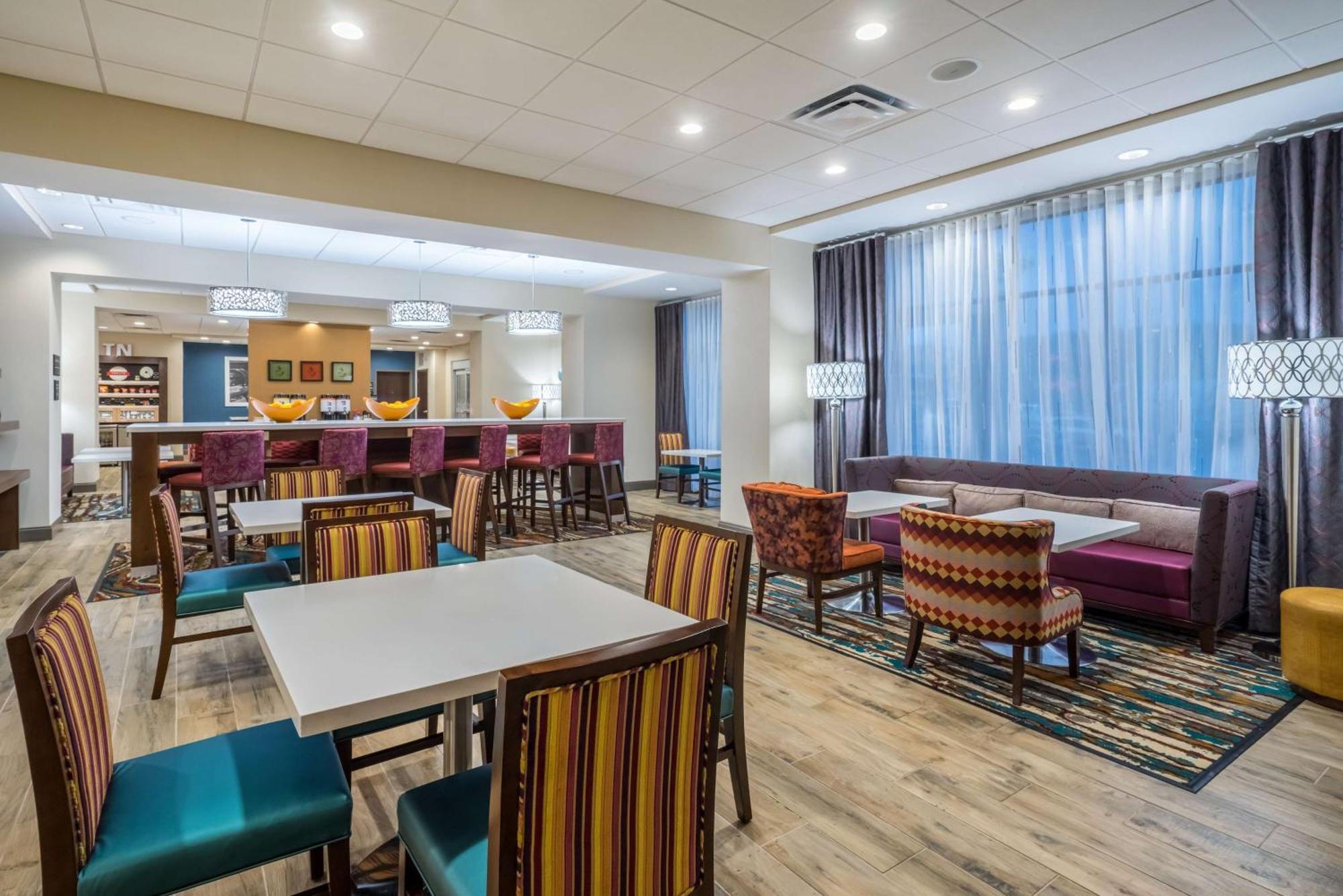 Hampton Inn Newport Buitenkant foto