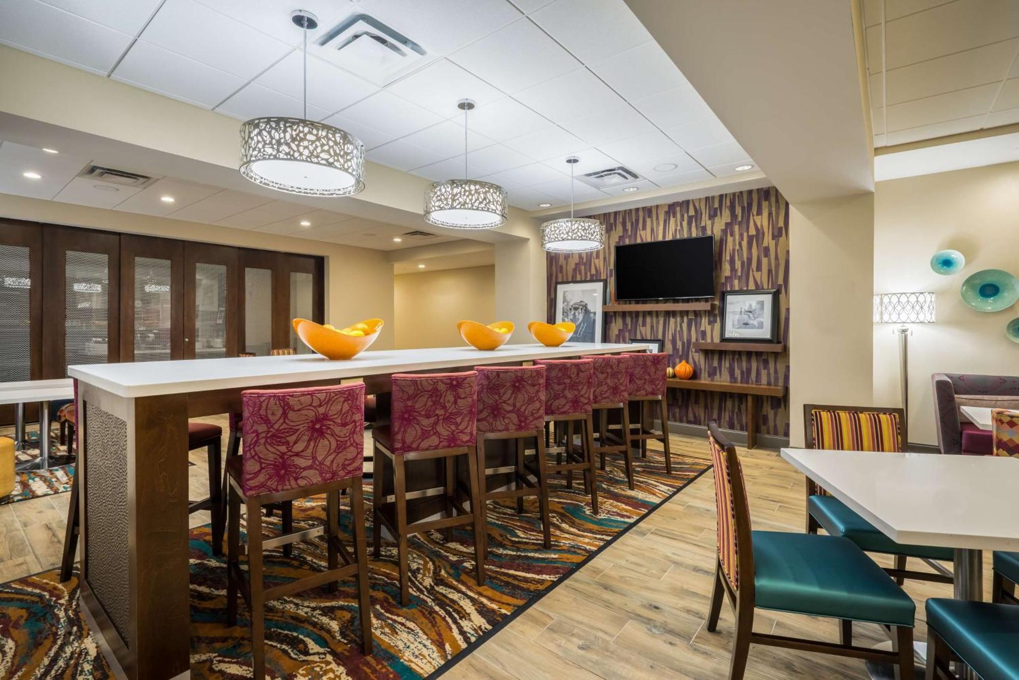 Hampton Inn Newport Buitenkant foto